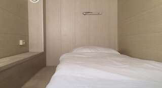 Гостевой дом Your Space Capsule Hotel Санкт-Петербург-1